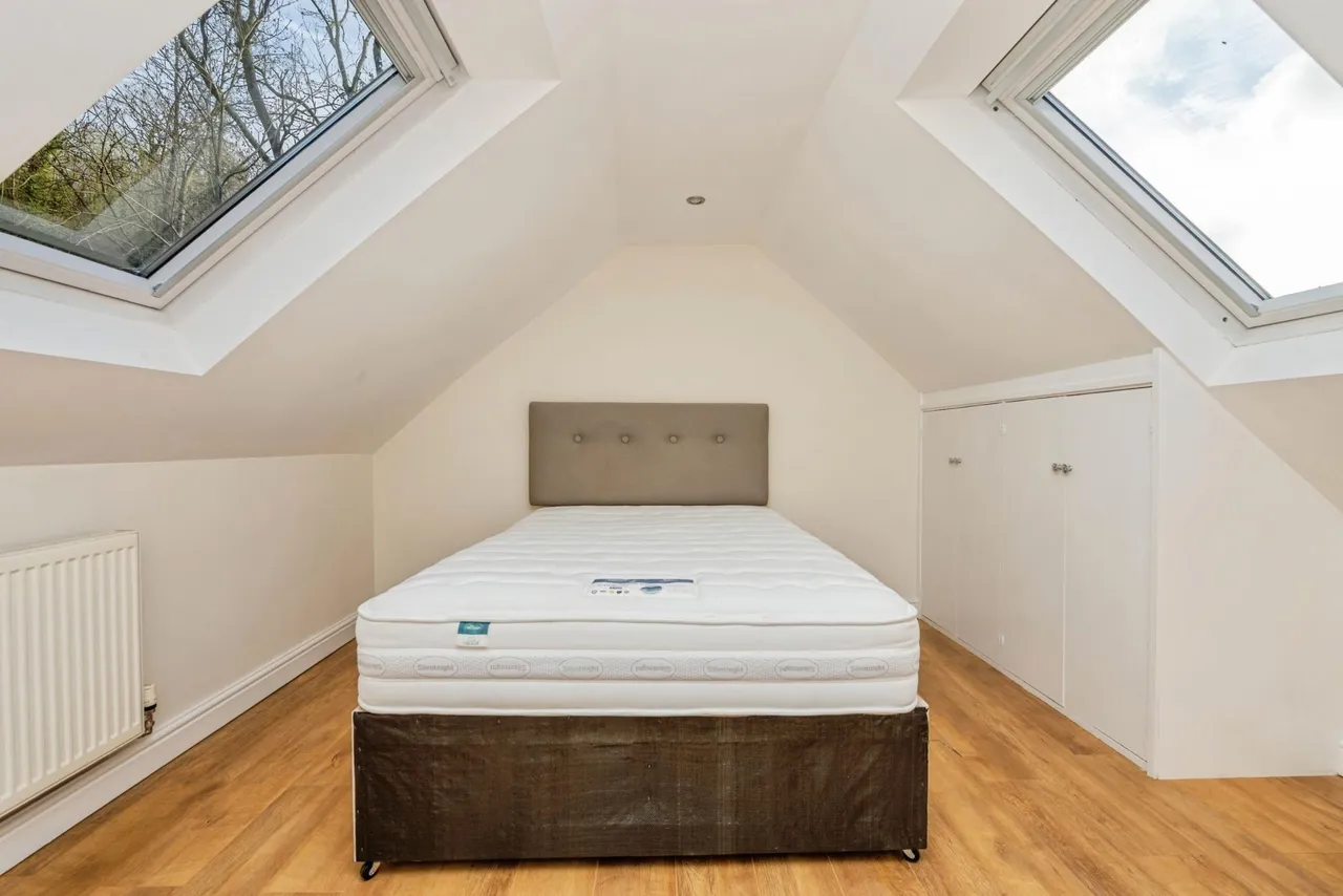 Sutton Bank, Telford, TF8, photo 12