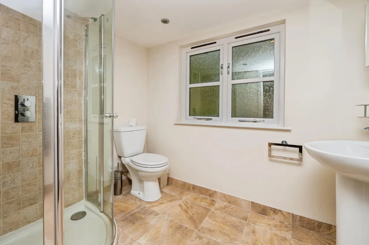 Sutton Bank, Telford, TF8, photo 14