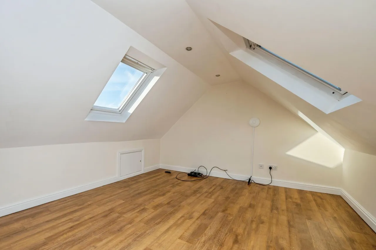 Sutton Bank, Telford, TF8, photo 15