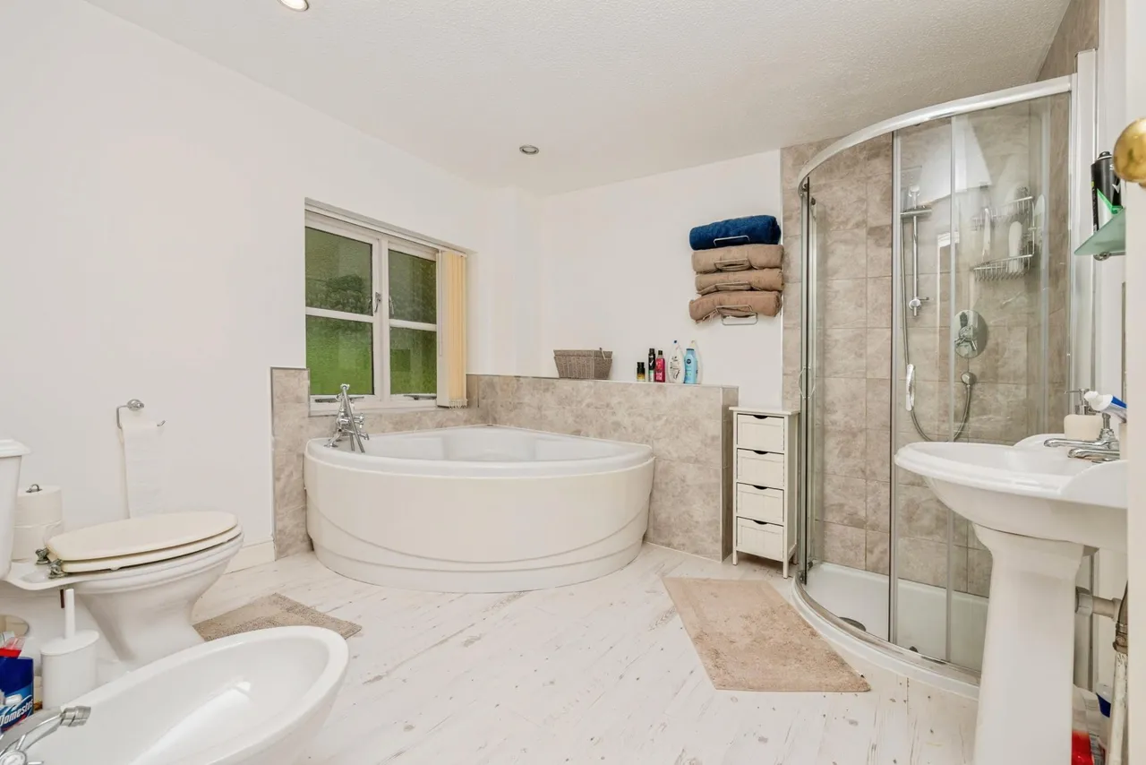 Sutton Bank, Telford, TF8, photo 13