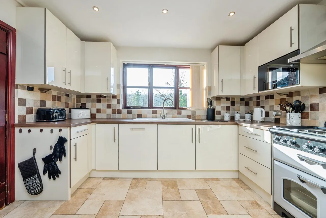 Sutton Bank, Telford, TF8, photo 5