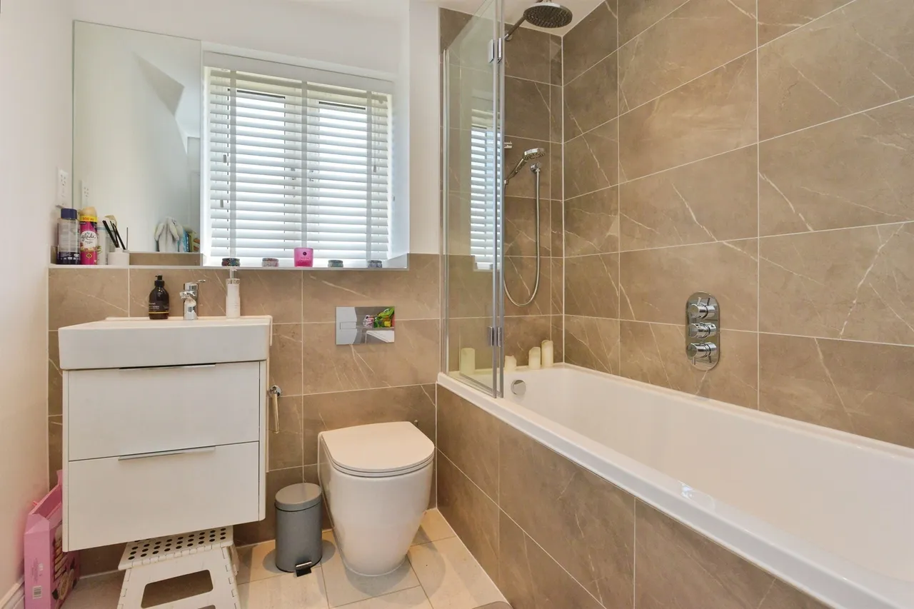 Keeves Avenue, Hanslope, MK19, photo 17