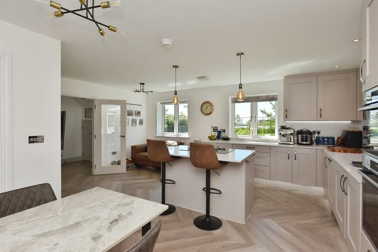 Keeves Avenue, Hanslope, MK19, photo 3