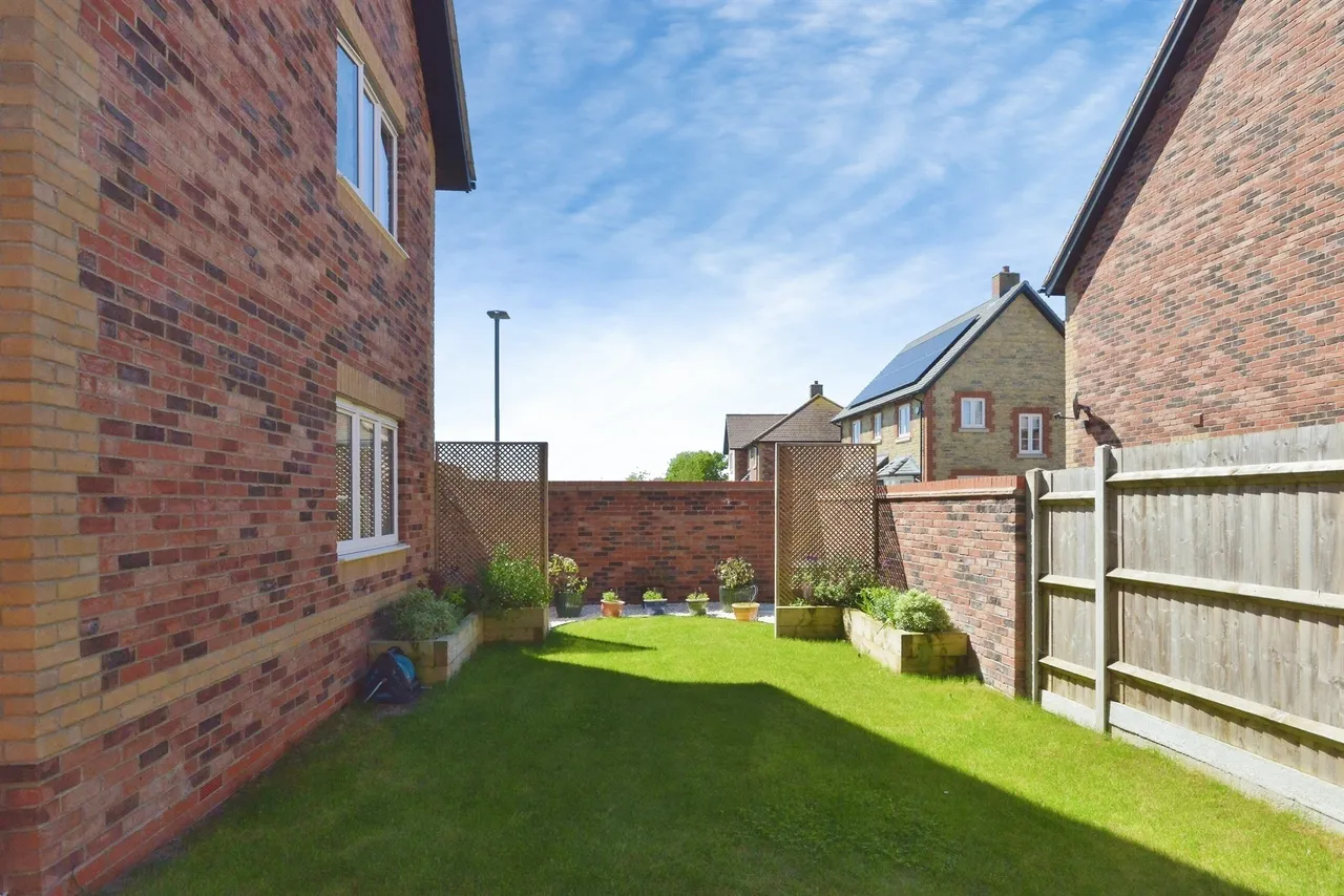 Keeves Avenue, Hanslope, MK19, photo 2