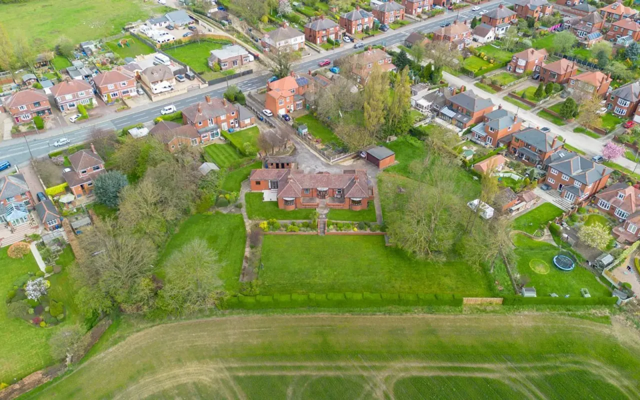 4 bed house for sale — Dodworth Road, Barnsley