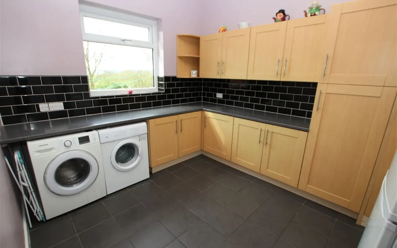 Dodworth Road, Barnsley, photo 11