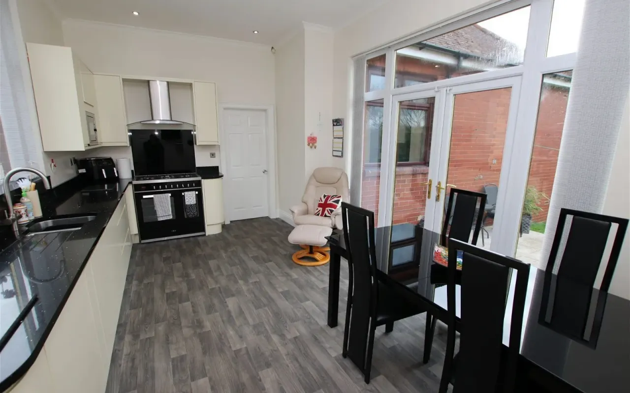 Dodworth Road, Barnsley, photo 5