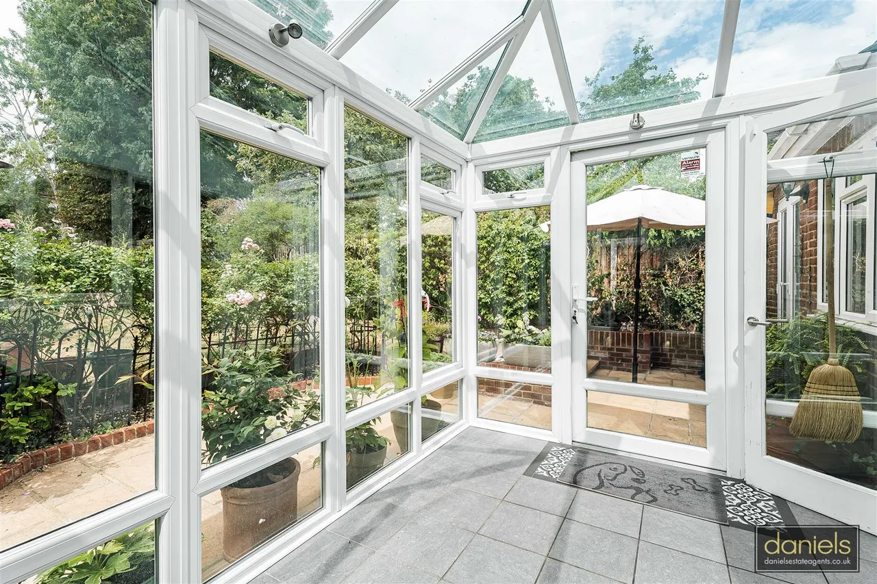 Priory Gardens, Wembley, HA0, photo 9