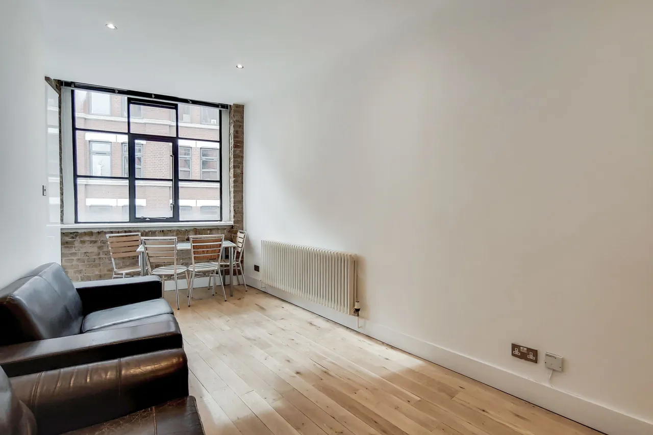 1 Saxon House, 1 Thrawl Street, London, photo 2