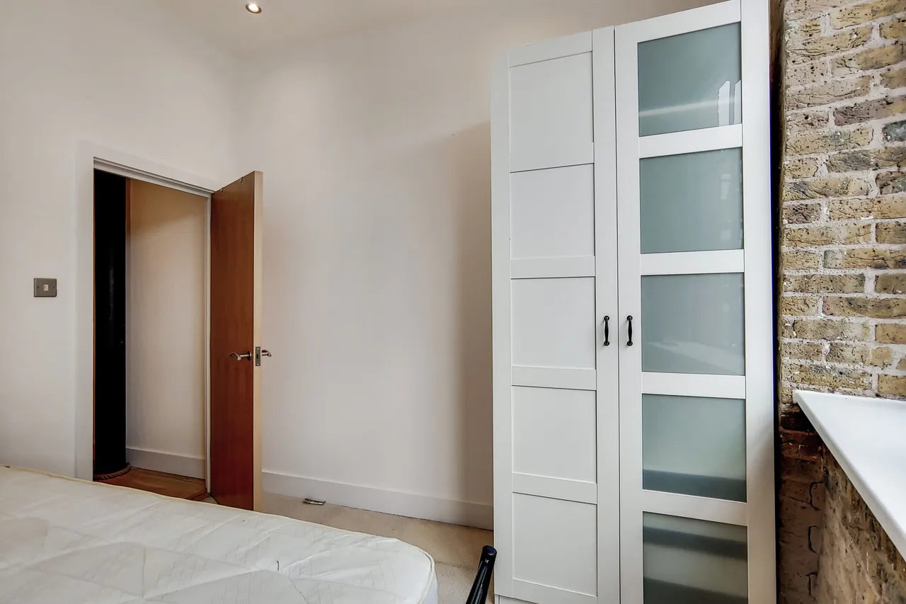 1 Saxon House, 1 Thrawl Street, London, photo 8