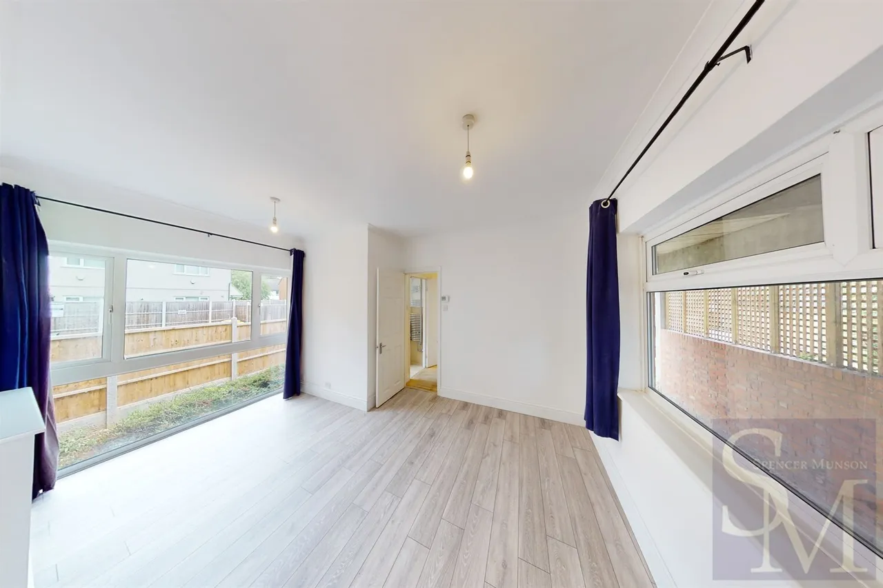 High Road, Loughton, IG10, photo 4