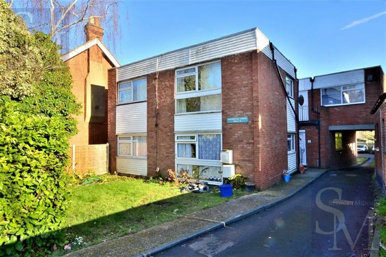 1 bed flat for sale, High Road, Loughton, IG10