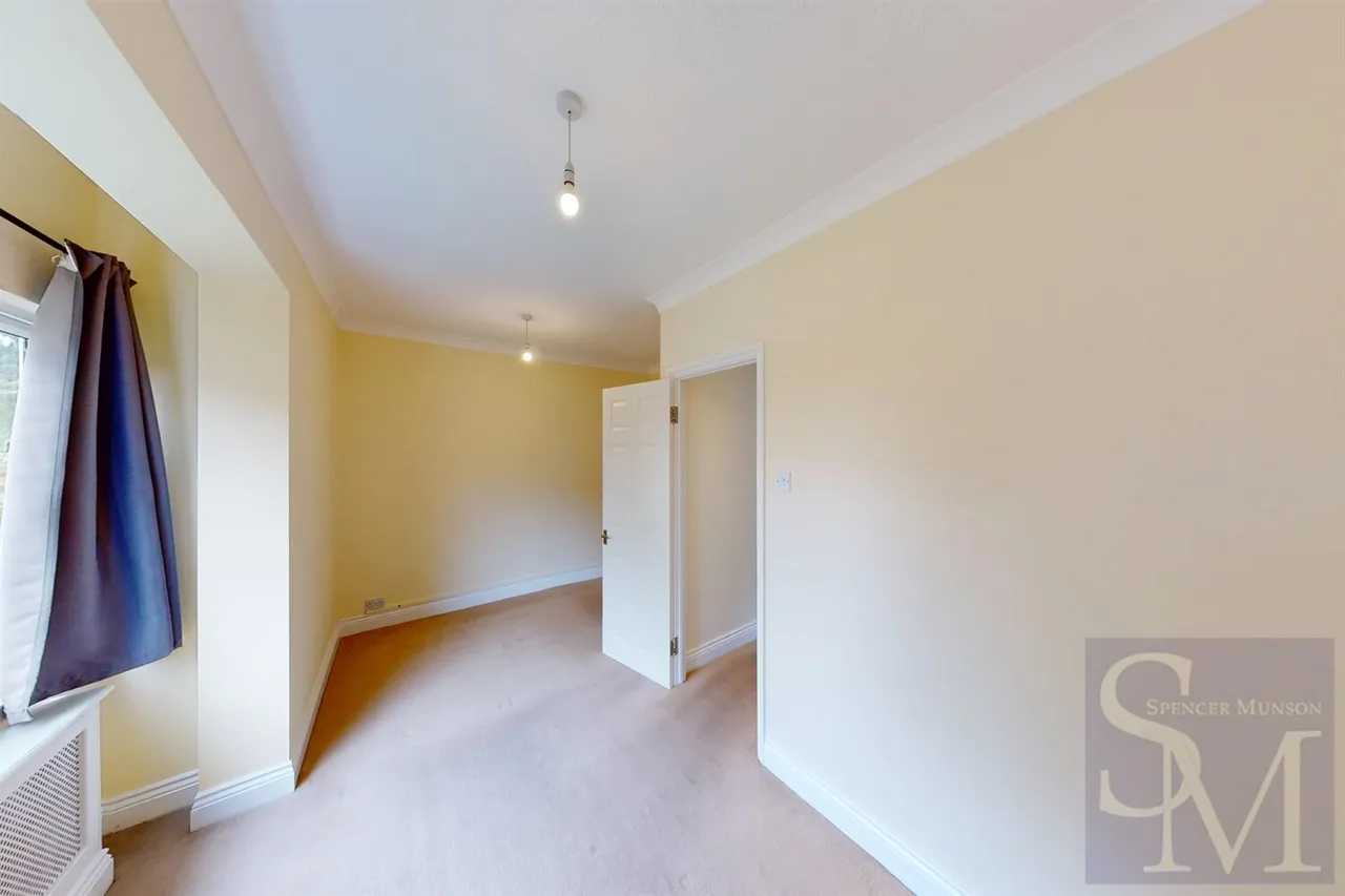High Road, Loughton, IG10, photo 13