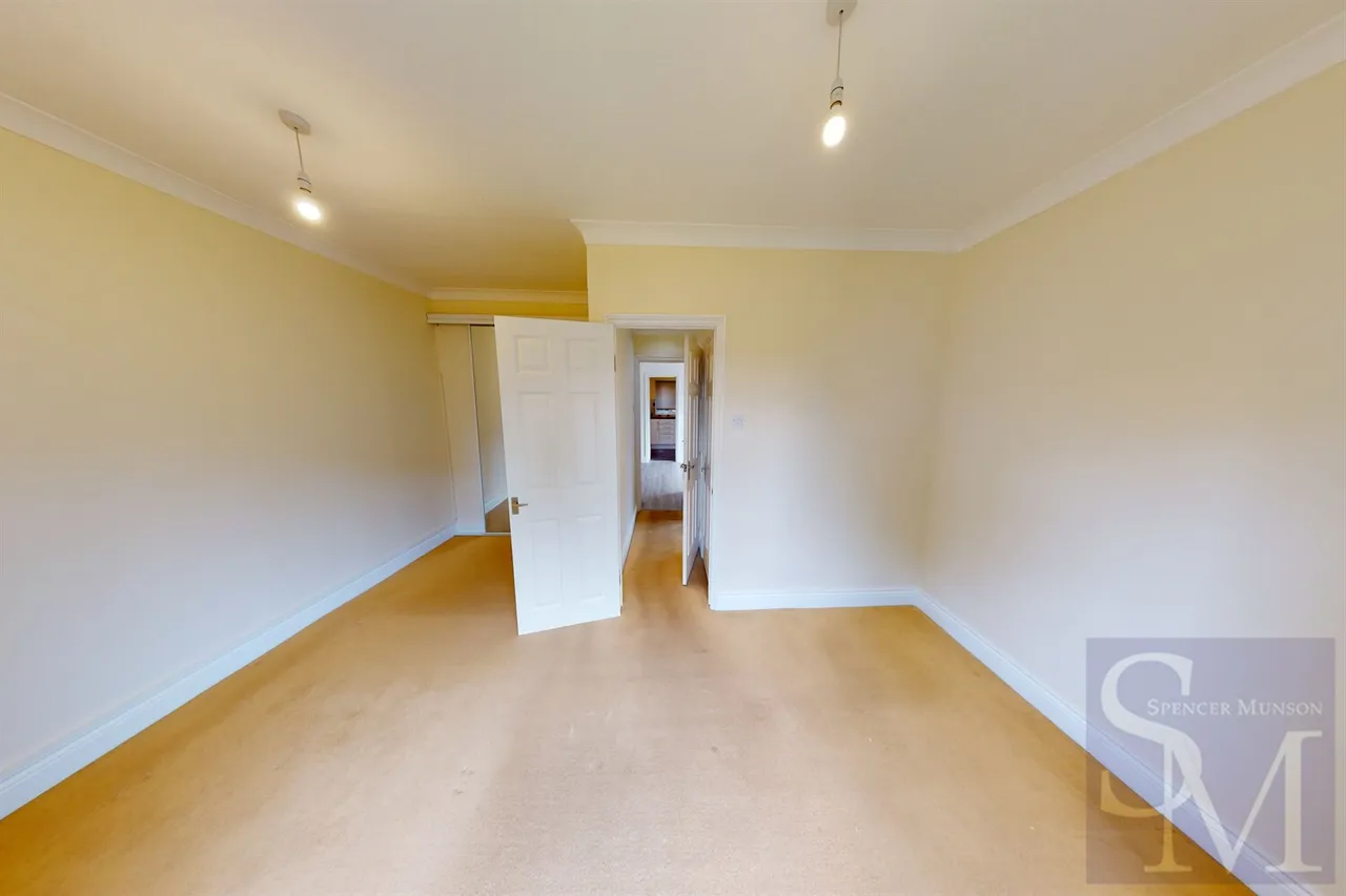 High Road, Loughton, IG10, photo 11