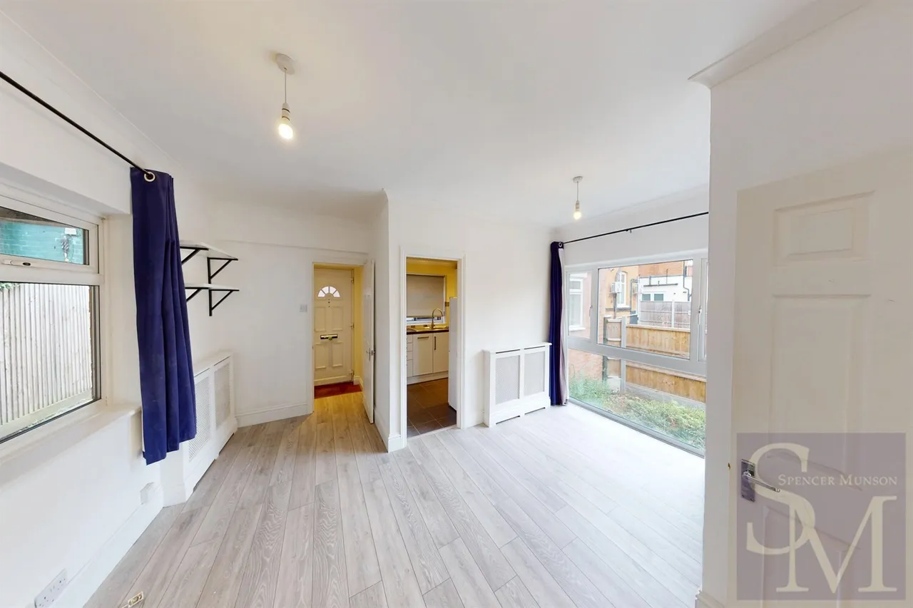 High Road, Loughton, IG10, photo 5