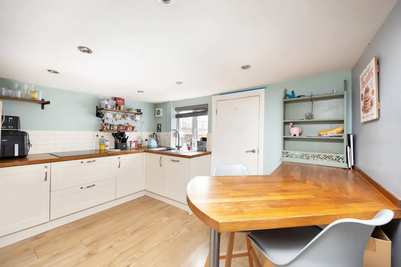 Poulshot Road, Poulshot, SN10, photo 4