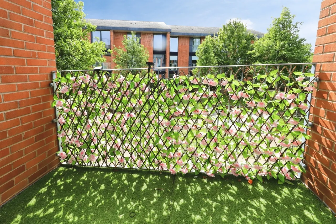 Liana Gardens, Wolverhampton, WV2, photo 19