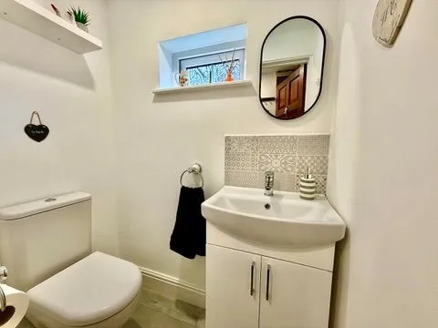 Pantyresk Road, Abercarn, NP11, photo 22