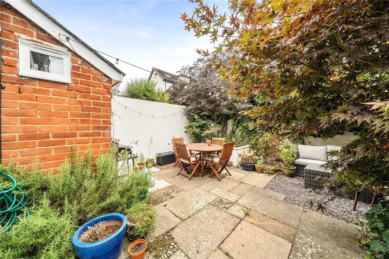 Upper South View, Farnham, Surrey, GU9 7JN, photo 16