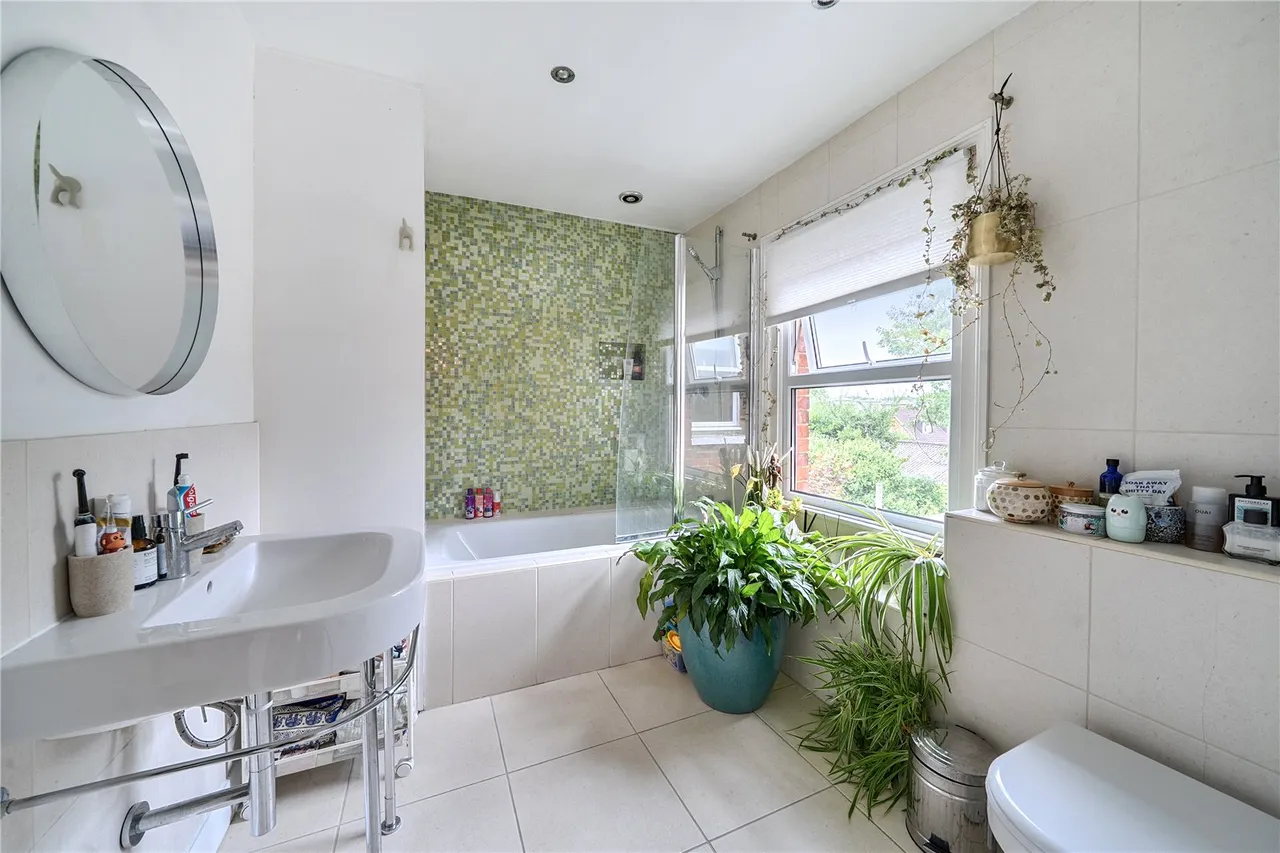 Upper South View, Farnham, Surrey, GU9 7JN, photo 5