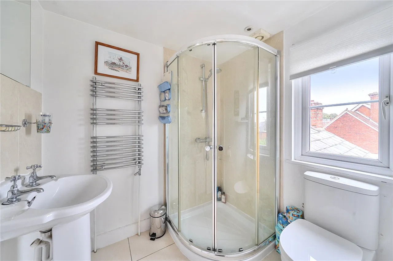 Upper South View, Farnham, Surrey, GU9 7JN, photo 14