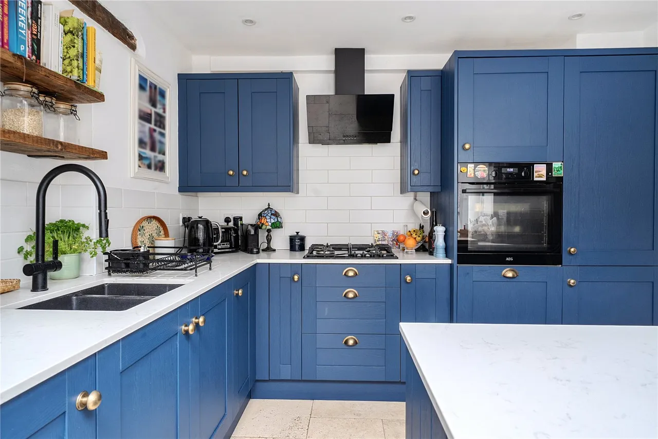 Upper South View, Farnham, Surrey, GU9 7JN, photo 2