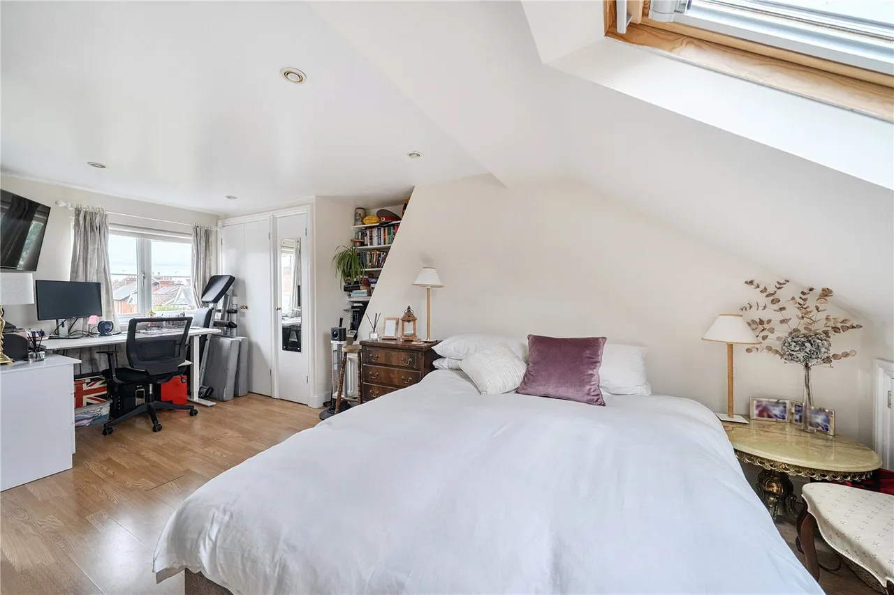Upper South View, Farnham, Surrey, GU9 7JN, photo 13