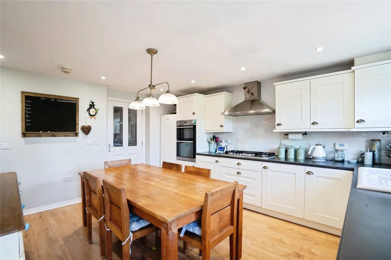 Dairy Crest Drive, Newport, PO30, photo 3
