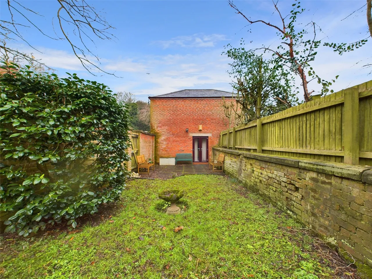 Off Fountain Lane, Frodsham, Cheshire, WA6 6SD, photo 8
