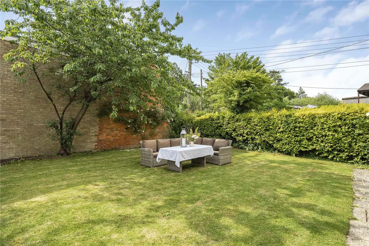 Lillingstone Road, Akeley, MK18, photo 19