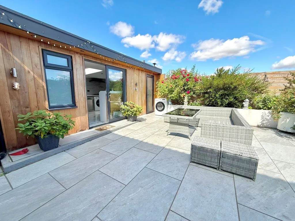 Henley Close, Houghton Regis LU5 5SA, photo 2