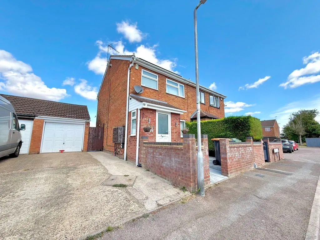 Henley Close, Houghton Regis LU5 5SA, photo 17