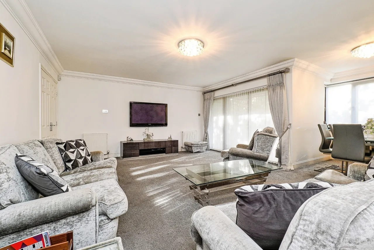 Ridgemont Place, Parkstone Avenue, Hornchurch, Essex, RM11, photo 2