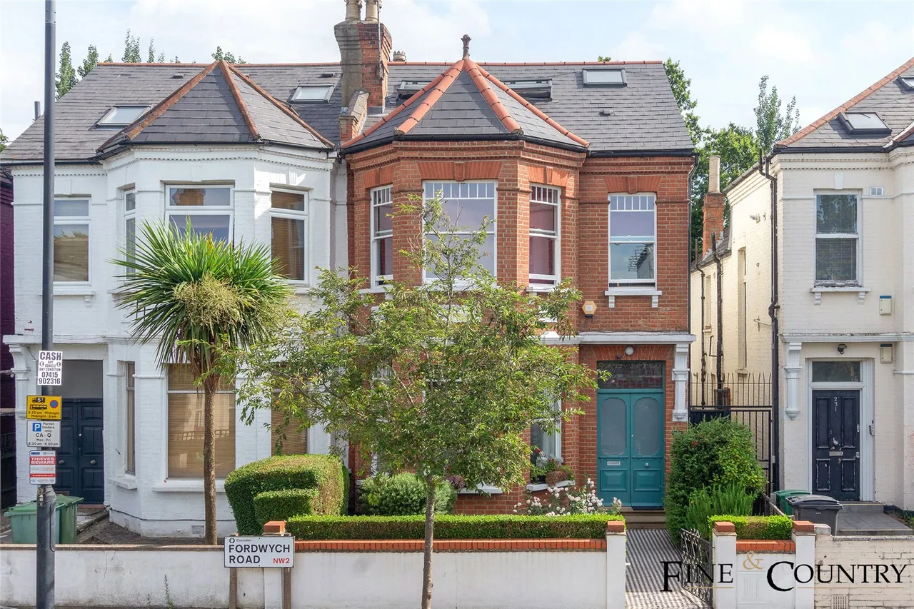 5 bed house for sale, Fordwych Road, London