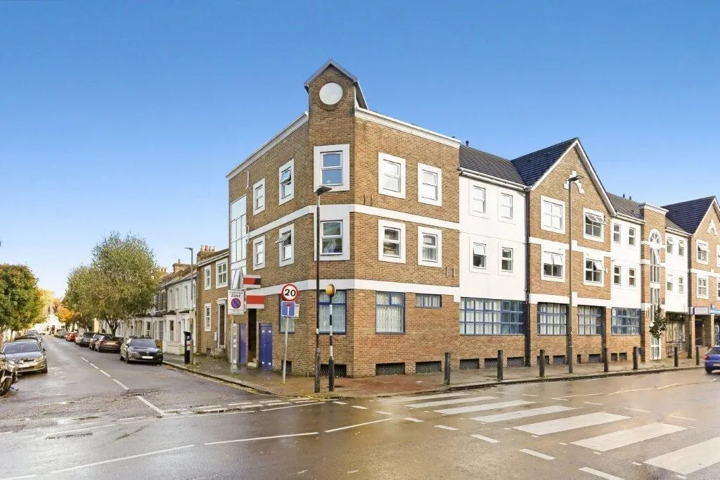 Hertford Court, 45 Falcon Road, Battersea, London, SW11, photo 20