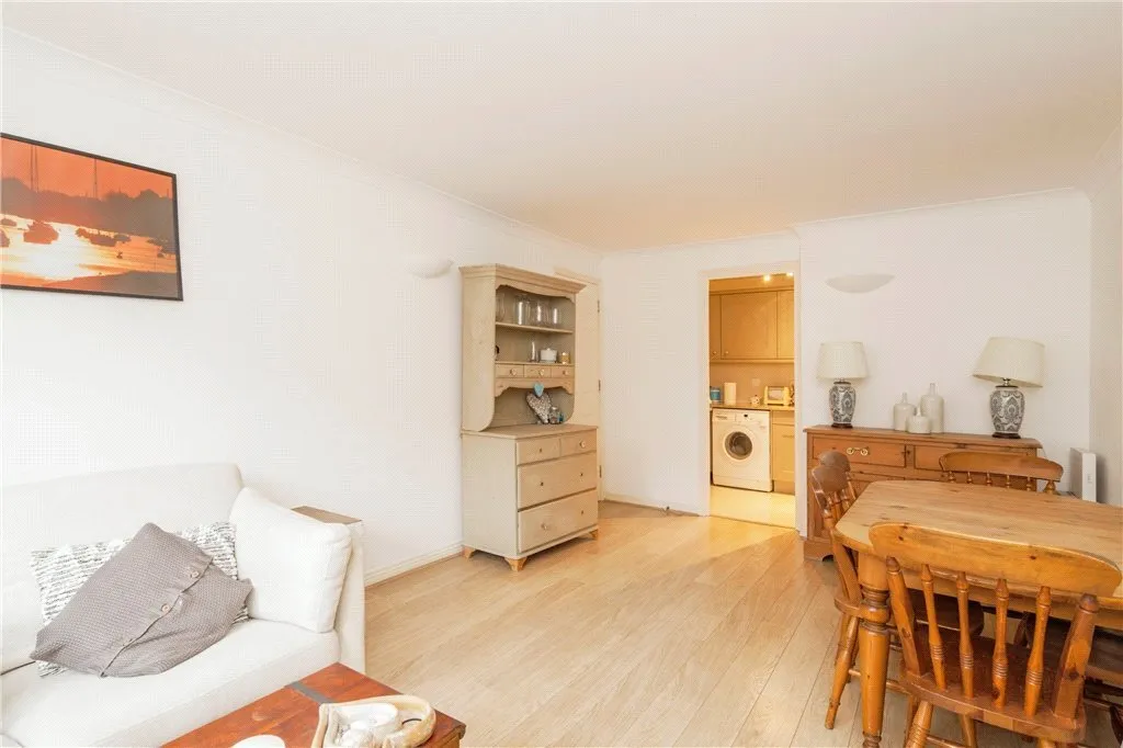 Hertford Court, 45 Falcon Road, Battersea, London, SW11, photo 14