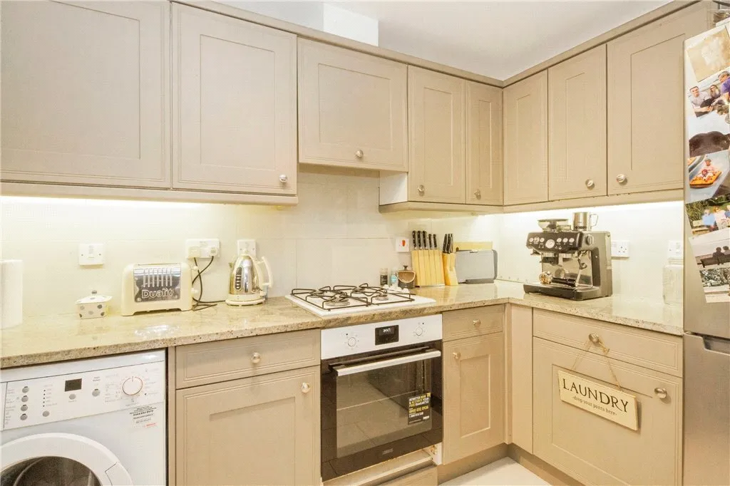 Hertford Court, 45 Falcon Road, Battersea, London, SW11, photo 7