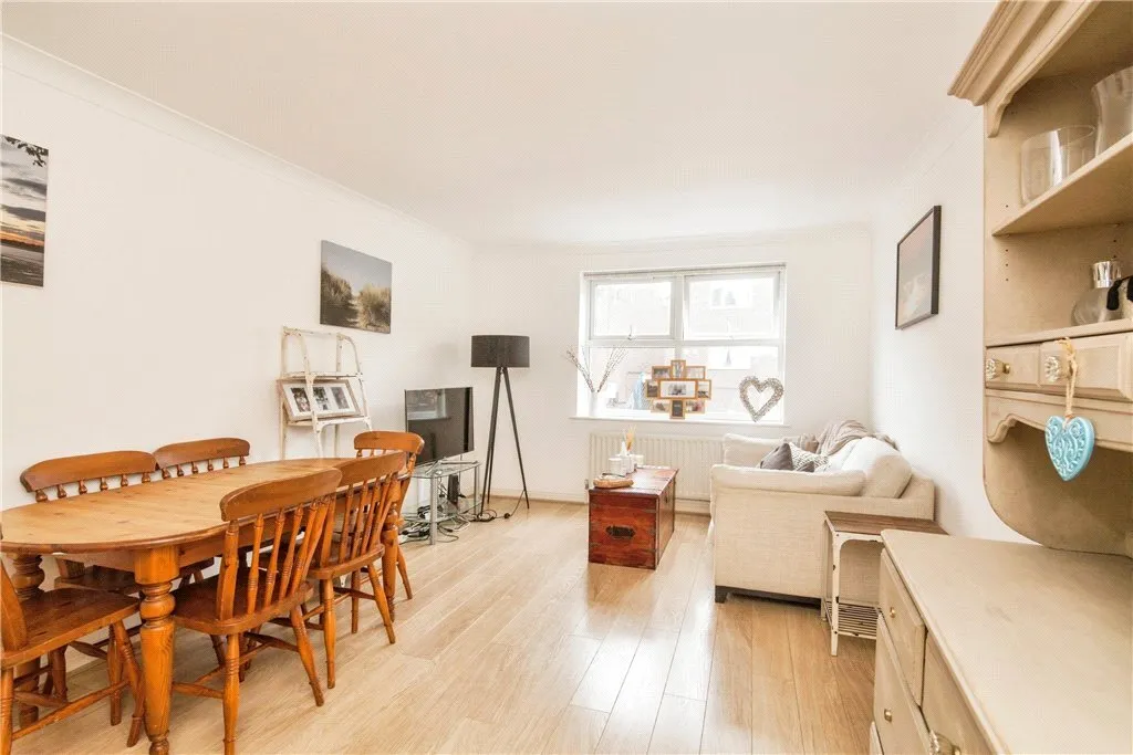 Hertford Court, 45 Falcon Road, Battersea, London, SW11, photo 8