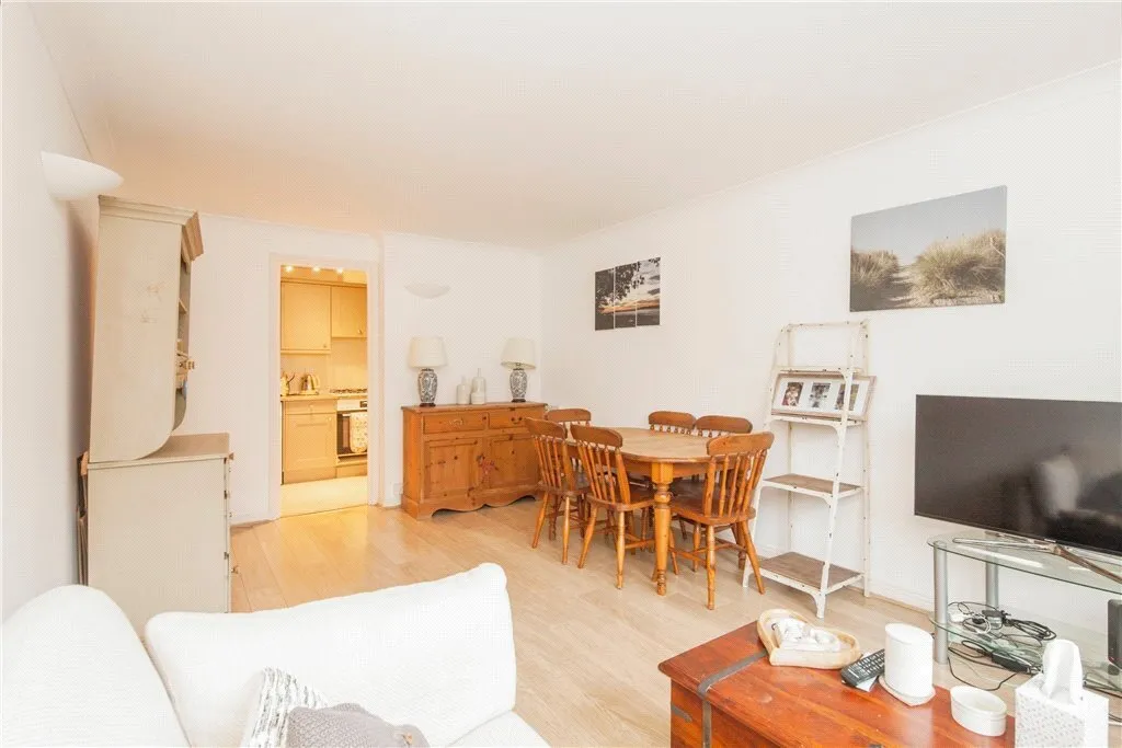 Hertford Court, 45 Falcon Road, Battersea, London, SW11, photo 17
