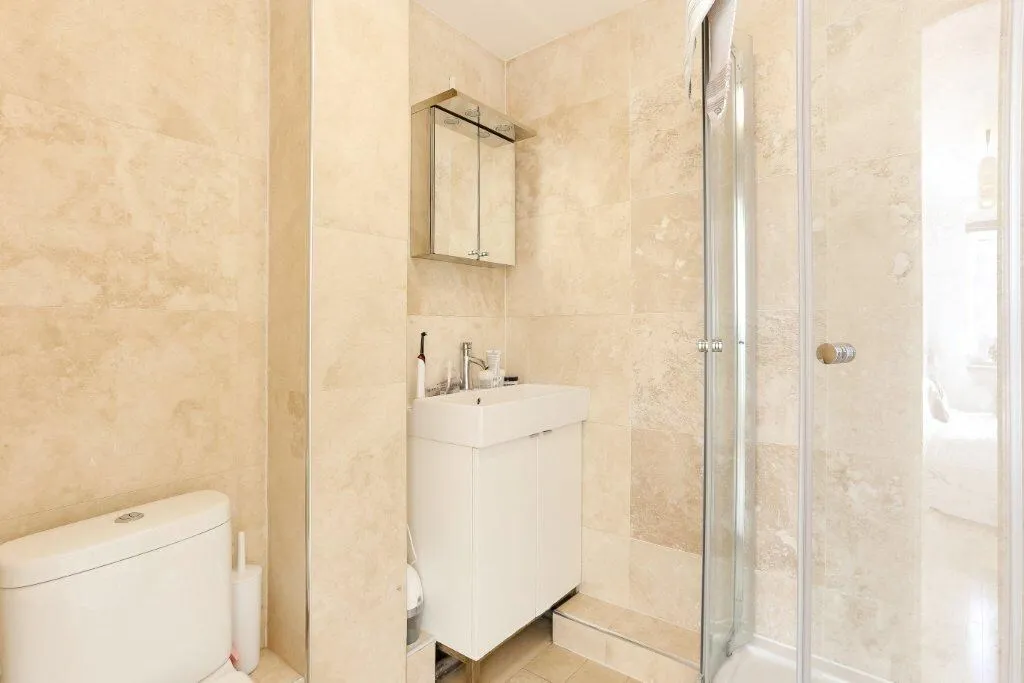 Hertford Court, 45 Falcon Road, Battersea, London, SW11, photo 12