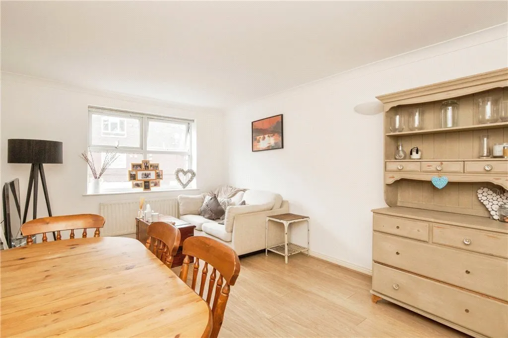Hertford Court, 45 Falcon Road, Battersea, London, SW11, photo 11