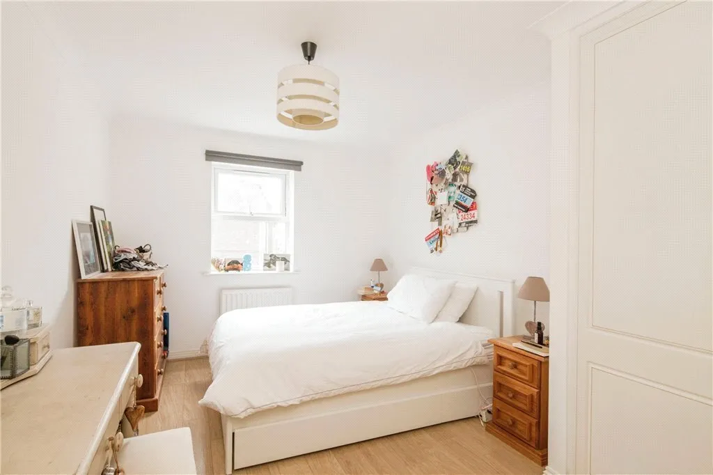 Hertford Court, 45 Falcon Road, Battersea, London, SW11, photo 4