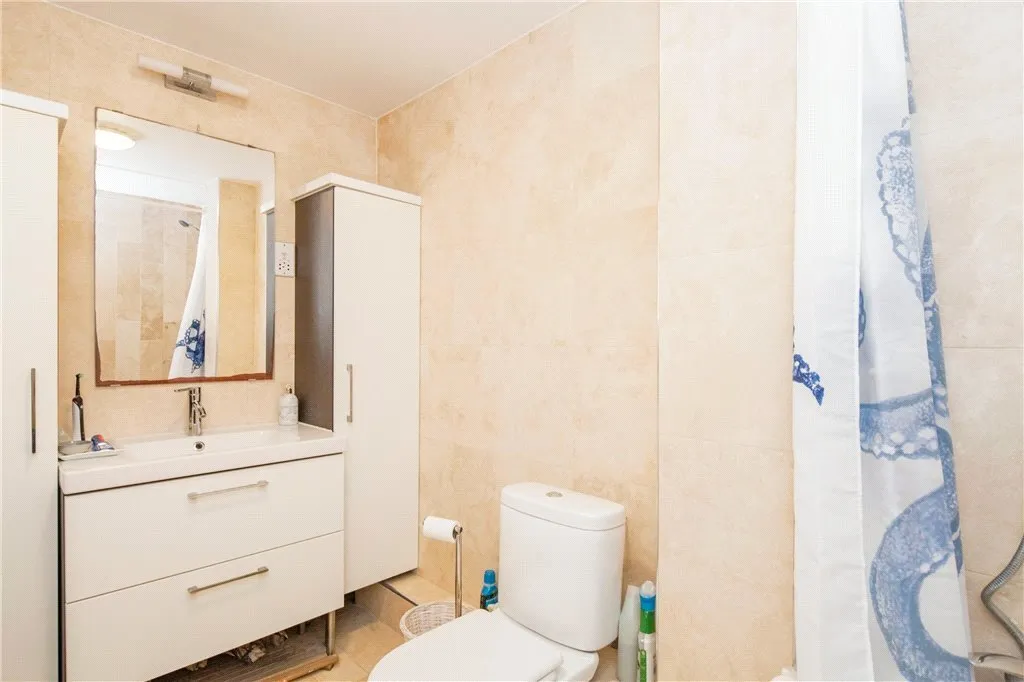Hertford Court, 45 Falcon Road, Battersea, London, SW11, photo 15