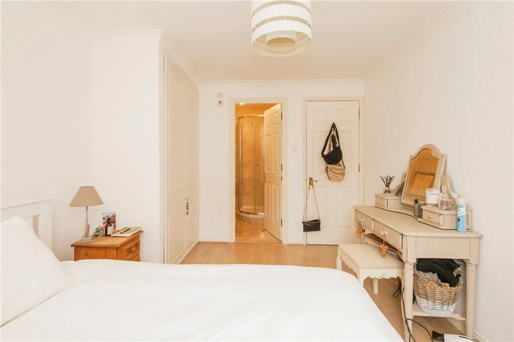 Hertford Court, 45 Falcon Road, Battersea, London, SW11, photo 13