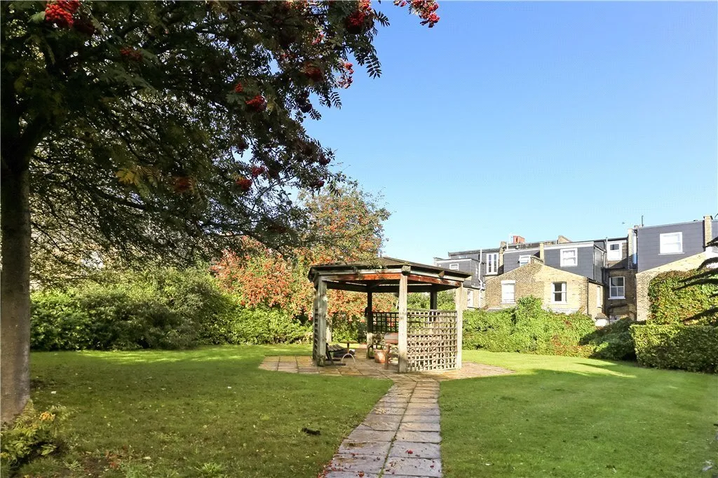 Hertford Court, 45 Falcon Road, Battersea, London, SW11, photo 6