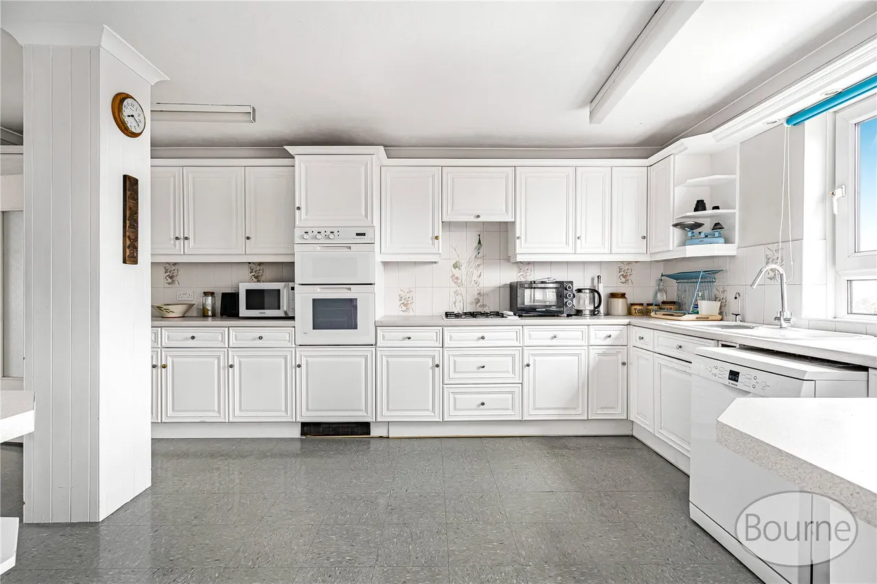Guildford Road, Woking, GU22, photo 3