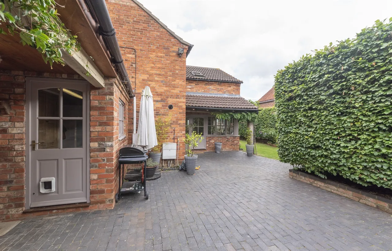 4 bed character property for sale — Long Street, Foston, GRANTHAM