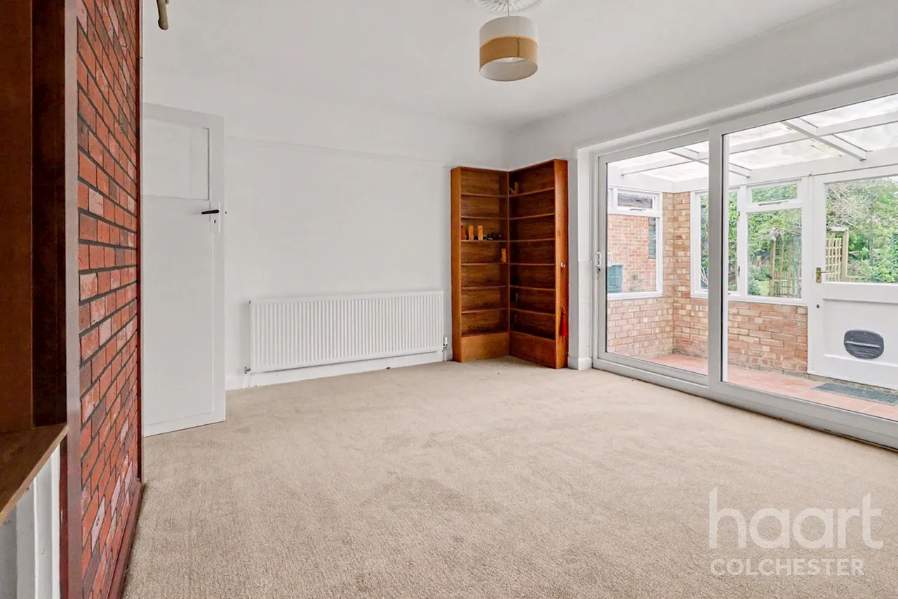 The Heath, CO11, photo 18