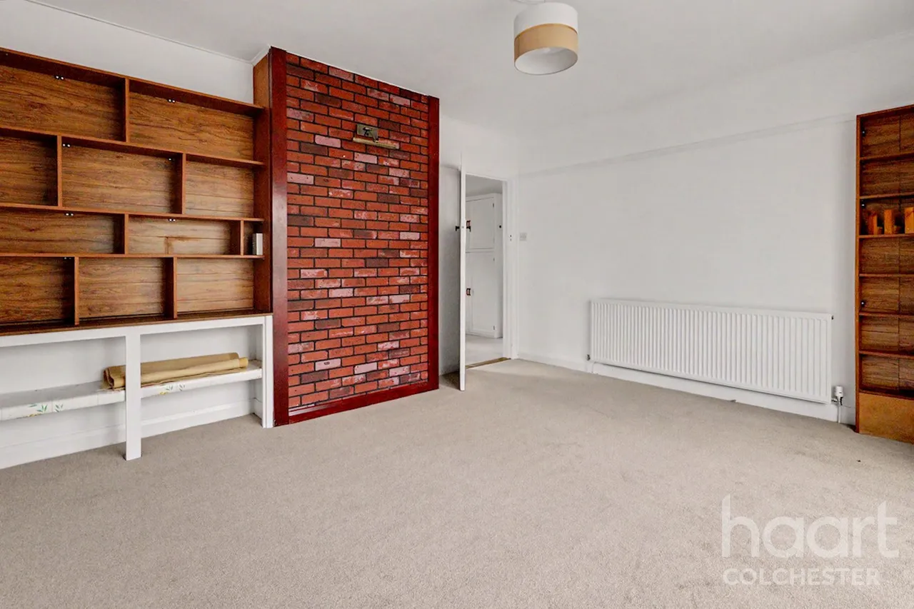 The Heath, CO11, photo 19