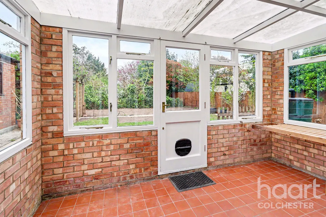 The Heath, CO11, photo 21